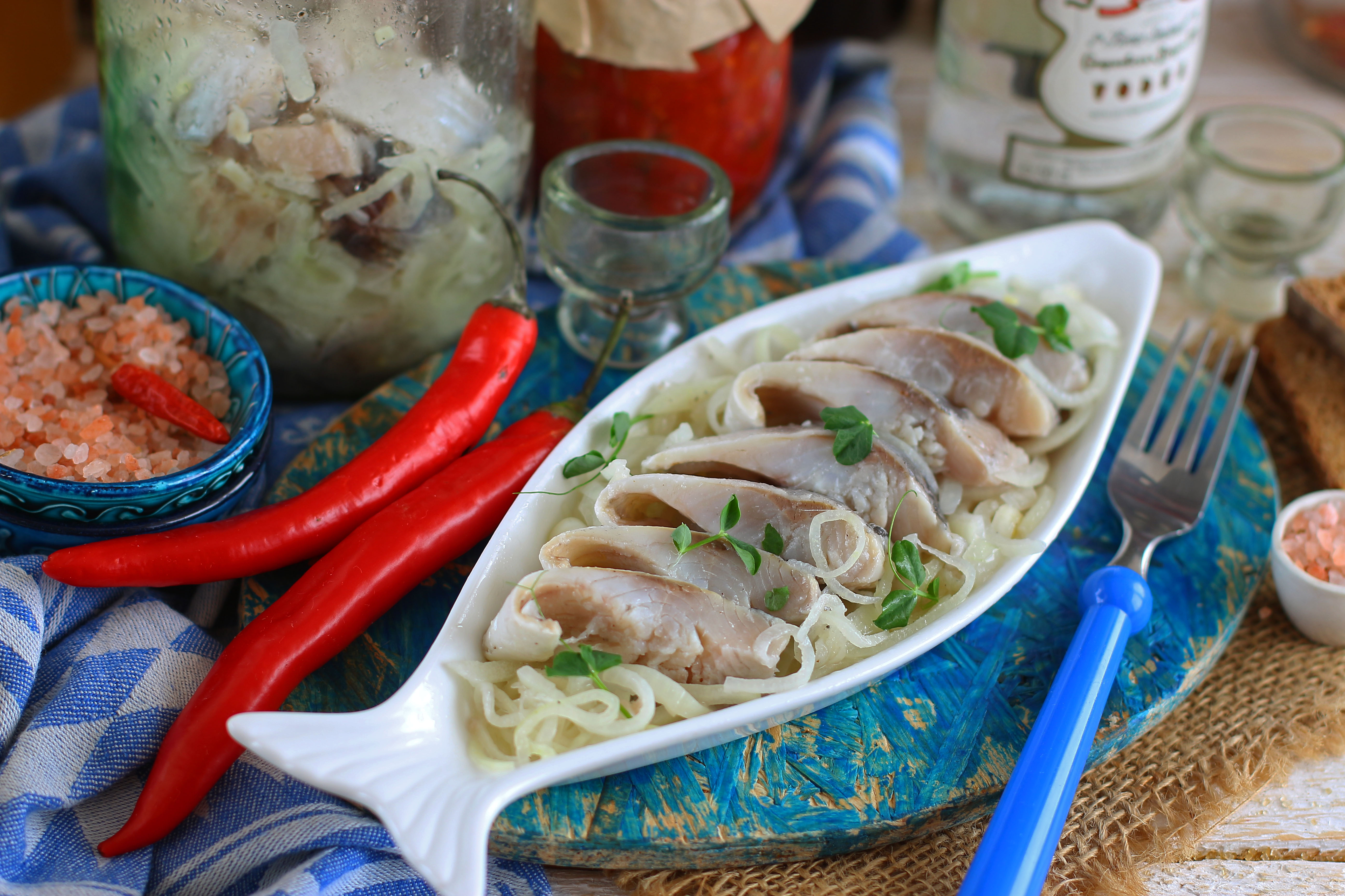 Маринованная сельдь с луком в банке «Закуска для мужчин»