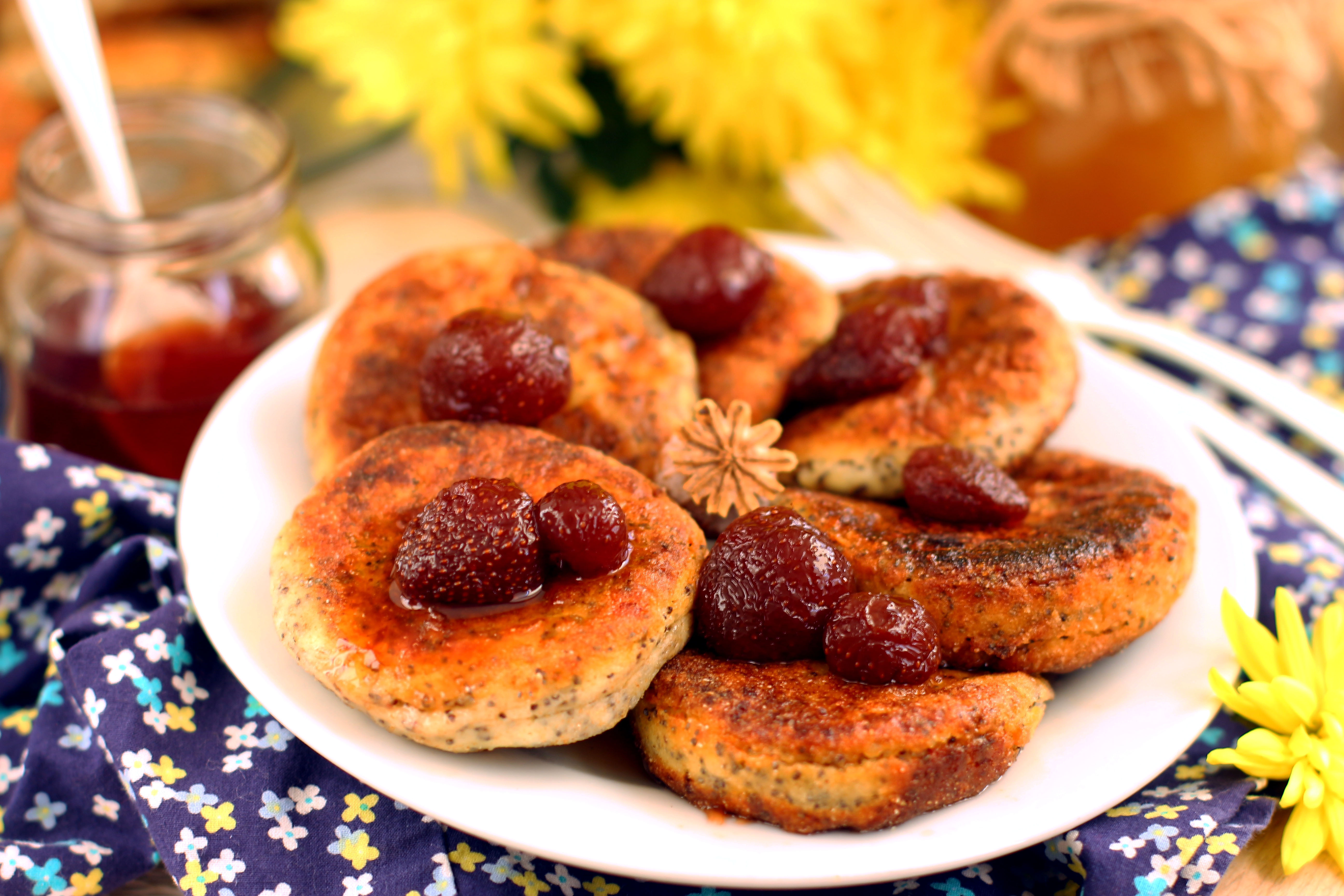 Из творога без муки. Сырники с маком. Сырники без муки. Сырники с маком и корицей. Сырники из ржаной муки.