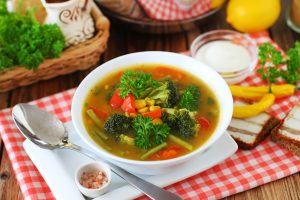 Густой суп с овощами и брокколи